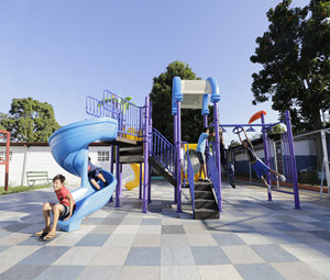 Открытая игровая площадка в Ливии