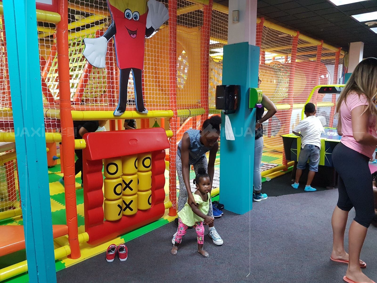 Успешная крытая мягкая игровая площадка на Бермудских островах