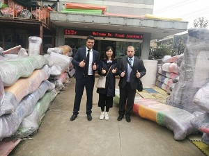 Клиенты посещают две производственные базы 2017 Васи