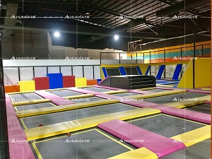 Пример крытой игровой площадки площадью 1500 квадратных метров в Саудовской Аравии.