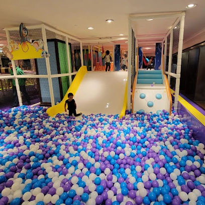 700²В Нью-Йорке, США, построена детская игровая площадка.