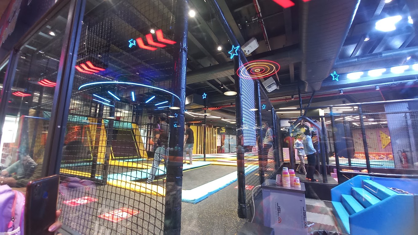 Космическая игровая площадка площадью 594² в Индии 